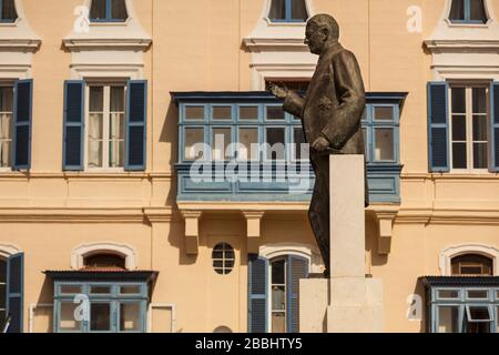 Malta. La Valletta: Statue Giorgio Borg Olivier auf dem Castille-Platz Stockfoto