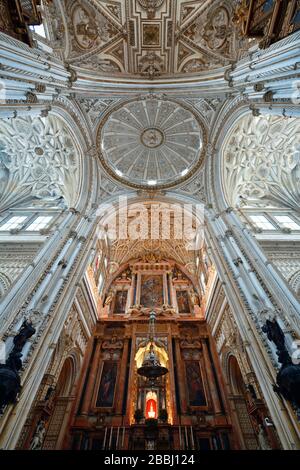 Super Decke Muster mit Innenansicht der Moschee-Kathedrale von Córdoba Spanien Stockfoto