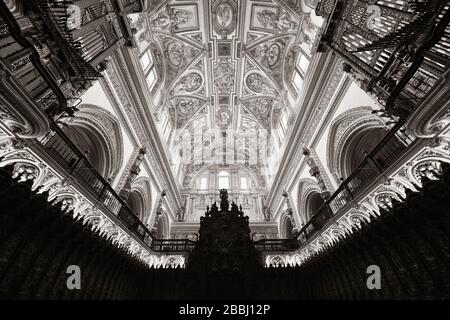 Super Decke Muster mit Innenansicht der Moschee-Kathedrale von Córdoba Spanien Stockfoto