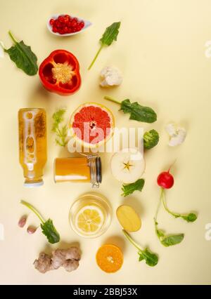 Inhaltsstoffe zur Erhöhung der Immunität, Auswahl von Gesundheitsnahrungsmitteln, die reich an Antioxidantien, Mineralien, Vitaminen, sauberem Esskonzept sind Stockfoto