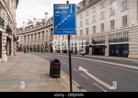 Die Geschäfte an der Regent Street während der Schließung des britischen Coronavirus in London geschlossen Stockfoto