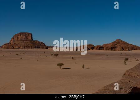 Natürliche Felsformationen, ein Blick auf ein weites Tal. Tschad, Afrika Stockfoto