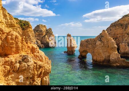 Klippen und Atlantik in Ponta da Piedade, Lagos, Portugal Stockfoto
