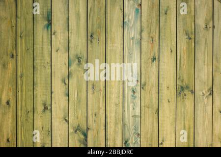 Alte grüne Holzwand, detailreiche Fotostruktur auf der Planke. Natürlicher Holzaufbau Hintergrund. Stockfoto