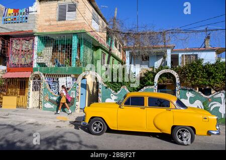 Pusterlandia, Installationen der öffentlichen Kunst des örtlichen Künstlers José Fuster, mit farbenfrohen, skurrilen Mosaiken, Playa de Jaimanitas, Havanna, Kuba Stockfoto