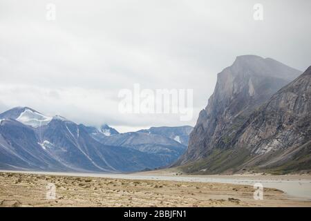 Blick auf das Gelände in Akshayak Pass, Baffin Island. Stockfoto