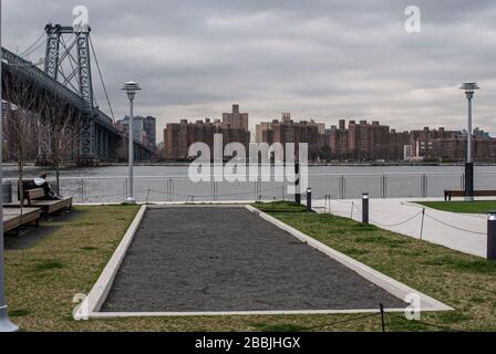 Domino Park Williamsburg Brooklyn New York City während der Coronavirus Pandemie im März 2020. Stockfoto