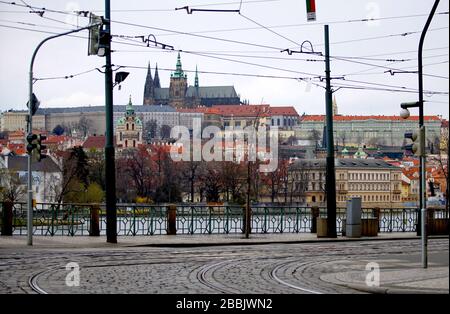 Prag. März 2020. Das am 31. März 2020 aufgenommene Foto zeigt den Blick auf eine leere Straße in Prag, Tschechien. Am Dienstagabend gab es in Tschechien 3.257 bestätigte Fälle von COVID-19 mit 45 Erholungen und 31 Todesfällen. Credit: Dana Kesnerova/Xinhua/Alamy Live News Stockfoto