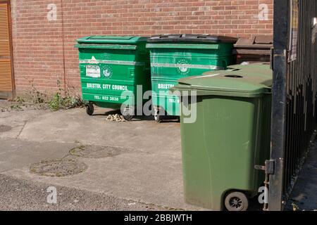 Bristol-März 2020-England - eine Nahansicht der bristol Ciry council Bins Stockfoto