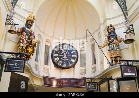 Gog & Magog in der Royal Arcade Shopping Mall, Melbourne, Victoria, Australien Stockfoto