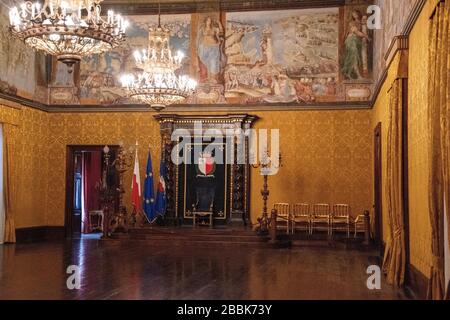 Der Grandmaster's Palace (maltesisch: Il-Palazz Tal-Granmastru), offiziell bekannt als The Palace (maltesisch: Il-Palazz), ist ein Palast in Valletta, Malta. Es Stockfoto