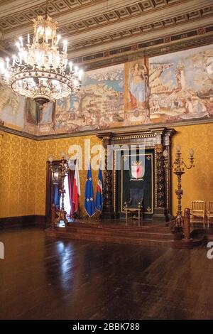 Der Grandmaster's Palace (maltesisch: Il-Palazz Tal-Granmastru), offiziell bekannt als The Palace (maltesisch: Il-Palazz), ist ein Palast in Valletta, Malta. Es Stockfoto