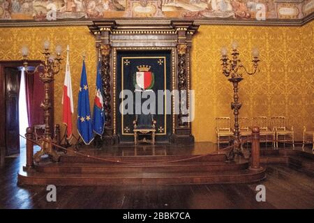 Der Grandmaster's Palace (maltesisch: Il-Palazz Tal-Granmastru), offiziell bekannt als The Palace (maltesisch: Il-Palazz), ist ein Palast in Valletta, Malta. Es Stockfoto