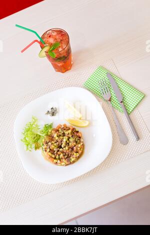 Salat und mohito Stockfoto