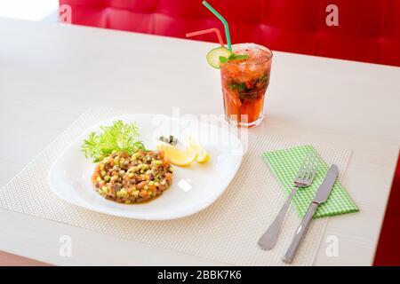 Salat und mohito Stockfoto