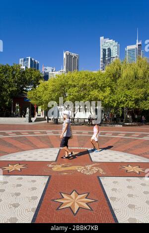 Zweihundertjähriger Crest im Darling Harbour, Central Business District, Sydney, New South Wales, Australien Stockfoto