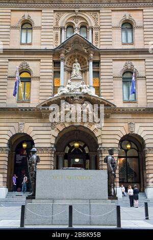 War Memorial & Old General Post Office on Martin Place, Central Business District, Sydney, New South Wales, Australien Stockfoto