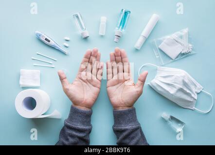 Schützen Sie sich mit der Reinigung Ihrer Hand in Coronavirus, Kovid 19 Ausbruch auf der ganzen Welt.Body Health Care.Medical Equipment.Routine Aktivität auf Pand Stockfoto