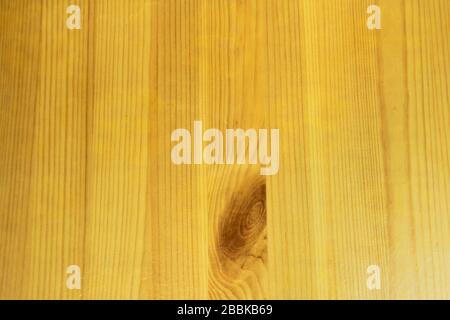 Goldener Bräunungshintergrund von Bretter. Lackierte Tischfläche aus Holz. Stockfoto