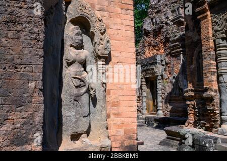 Preah Ko ist ein Tempel der Roluos-Gruppe und wurde im späten 9. Jahrhundert während der Regierungszeit von König Indravarman I. in der neuen Hauptstadt Hariharalaya erbaut Stockfoto