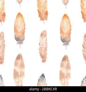 Wasserfarben-Vogelfedern, nahtloses Muster für ostern. Handbemalt braun auf weißem Grund. Wildlife Illustration für Design, Druck, Stoff, Textil. Stockfoto
