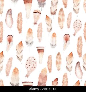 Handbemalte Aquarellfedern, nahtloses Muster. Boho Digitalpapier. Abbildung auf weißem Hintergrund. Stockfoto