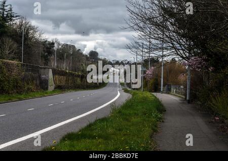 Belfast, Co Down/Nordirland - 31. März 2020 Lockdown in Castlereagh, Dual Carriageway ohne Verkehr während der laufenden Covid-19-Pandemie Stockfoto