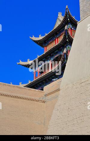 Dreistöckiger Turm über dem Rouyuan Men-Conciliation Gate-westliches Tor Jiayuguan Festung-Jiayuguan Stadt-Gansu-China-0758 Stockfoto