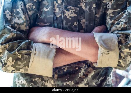 Tarnung der Hintergrundtextur, Nahaufnahme der militärischen Uniformfläche Stockfoto