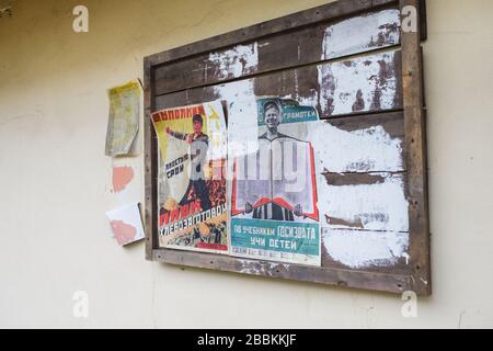 Altes verrosttes Bulletin Board Stockfoto