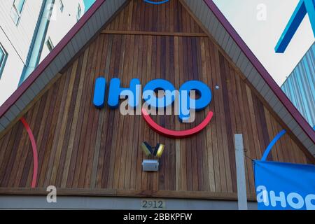 Allgemeine Ansicht des IHOP, gelegen am 2912 S Sepulveda Blvd, im zuge der Coronavirus COVID-19-Pandemie, am Donnerstag, 26. März 2020 in Los Angeles, Kalifornien, USA. (Foto von IOS/Espa-Images) Stockfoto