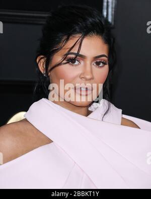 Los Angeles, Vereinigte Staaten. April 2020. (AKTE) Kylie Jenner, um Hand-Desinfektionsmittel an südkalifornische Krankenhäuser mit Coty inmitten einer Coronavirus COVID-19-Pandemie zu spenden. LOS ANGELES, KALIFORNIEN, USA - 10. FEBRUAR: Fernsehpersönlichkeit Kylie Jenner mit Balmain Couture Kleid und Jimmy Choo Schuhe kommt bei den 61. GRAMMY Awards am 10. Februar 2019 im Staples Center in Los Angeles, Kalifornien, USA. (Foto von Xavier Collin/Image Press Agency) Credit: Image Press Agency/Alamy Live News Stockfoto