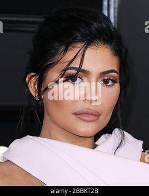 Los Angeles, Vereinigte Staaten. April 2020. (AKTE) Kylie Jenner, um Hand-Desinfektionsmittel an südkalifornische Krankenhäuser mit Coty inmitten einer Coronavirus COVID-19-Pandemie zu spenden. LOS ANGELES, KALIFORNIEN, USA - 10. FEBRUAR: Fernsehpersönlichkeit Kylie Jenner mit Balmain Couture Kleid und Jimmy Choo Schuhe kommt bei den 61. GRAMMY Awards am 10. Februar 2019 im Staples Center in Los Angeles, Kalifornien, USA. (Foto von Xavier Collin/Image Press Agency) Credit: Image Press Agency/Alamy Live News Stockfoto