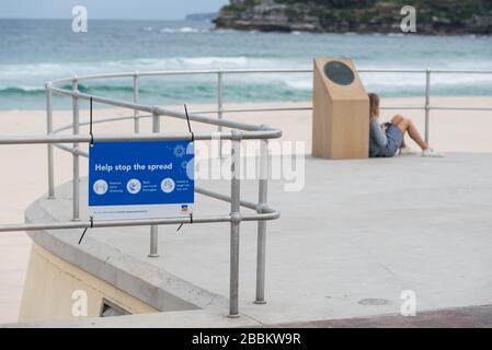 Bondi Beach, Sydney, NSW Australien April 01 2020, Signage helfen, die Verbreitung der COVID-19-Gutschrift zu stoppen: Enzo Amato/Alamy Live News Stockfoto