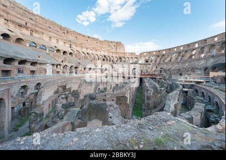 ROM Italien 04. Oktober 2019 das alte römische Kolosseum ist eine der wichtigsten Touristenattraktionen in Europa. Stockfoto