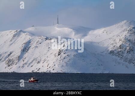 Honninsvag fiel vom Mount Storefjell, Norwegen aus. Stockfoto