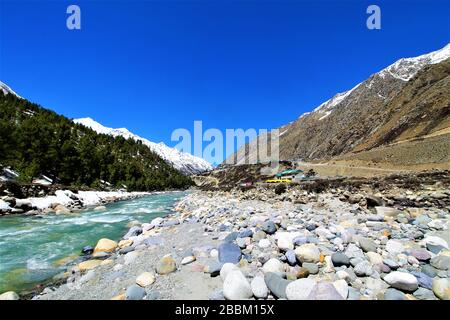 Ruhige Landschaft des Dorfes Chitkul in Himachal Pradesh (Indien) Stockfoto