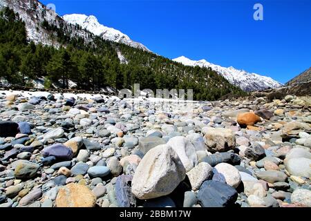 Ruhige Landschaft des Dorfes Chitkul in Himachal Pradesh (Indien) Stockfoto