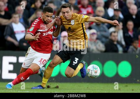 Marcus Browne von Middlesbrough und Harry Pickering von Crewe Alexandra kämpfen um den Ball Stockfoto