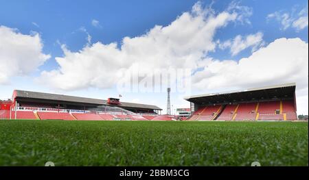 Allgemeiner Blick auf das Oakwell Stadium, Heimstadion von Barnsley Stockfoto