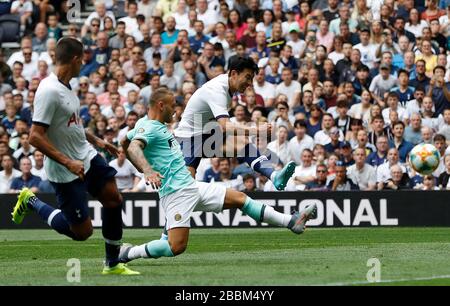 Tottenham Hotspur's Heung-Min Son schießt auf das Tor von Inter Mailand Stockfoto