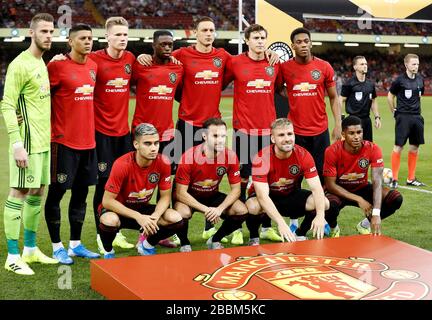 David de GEA, Marcos Rojo, Scott McTominay, Aaron Wan-Bissaka, Nemanja Matic, Victor Lindelof, Anthony Martial (vorne links nach rechts), Andreas Pereira, Juan Mata, Luke Shaw und Marcus Rashford posieren vor dem Anpfiff für ein Foto Stockfoto