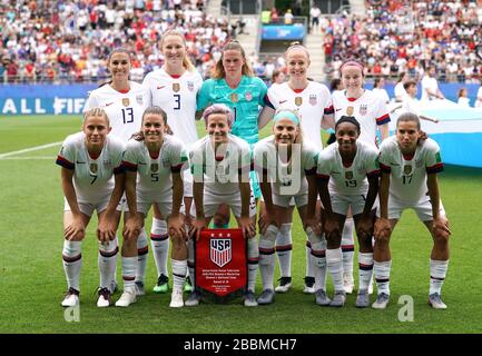US-Amerikaner (von links nach rechts, von oben nach unten) Alex Morgan, Sam Mewis, Torhüter Alyssa Naeher, Becky Sauerbrunn, Rose Lavelle, Abby Dahlkemper, Kelley O'Hara, Megan Rapinoe, Julie Ertz, Crystal Dunn und Tobin Heath vor dem Anpfiff Stockfoto
