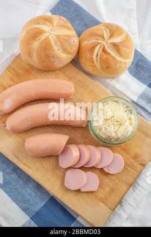 Gegrilltes deutsch sackt mit Senf Stockfoto