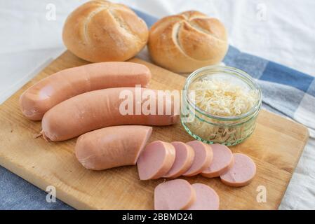 Gegrilltes deutsch sackt mit Senf Stockfoto