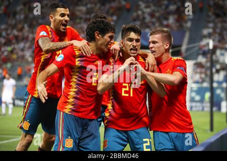 Der spanische U21er Marc Roca (zweite rechte Ecke) feiert sein erstes Tor der Partie mit den Mannschaftskameraden Spanien U21s Dani Olmo (rechte Seite) Jesus Vallejo (zweite linke Seite) und Spanien U21s Dani Ceballos (linke Seite) Stockfoto