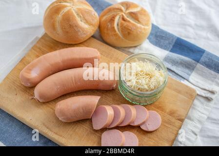 Gegrilltes deutsch sackt mit Senf Stockfoto