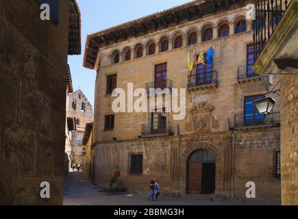 SOS del Rey Catolico, Provinz Zaragoza, Aragon, Spanien. Die Casa de la Villa aus dem 16. Jahrhundert im Renaissancestil oder das Rathaus auf der Plaza de la Villa. S Stockfoto