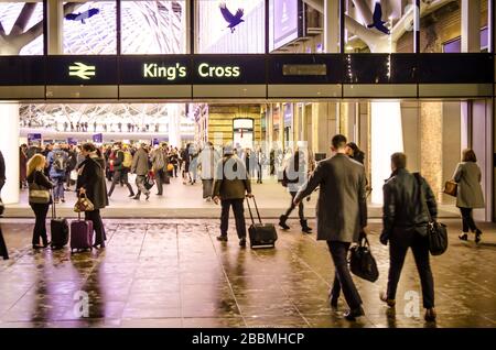 Kings Cross London, ein wichtiger Bahnterminus - Großbritannien Stockfoto