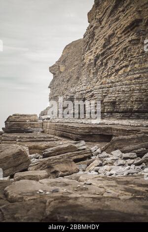 Cliff Edge am Southerndown Beach in South Wales Stockfoto